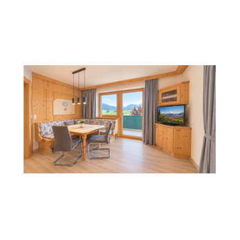Große Wohnung mit viel Platz für Familie und Freunde am Mieminger Plateau, Nähe Golfplatz,Badesee,Stöttlalm,Greenvieh, Ferienwohnung bei Innsbruck