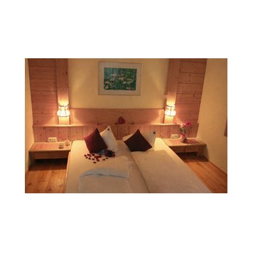 Großes Schlafzimmer im Apartment Inntal im Adlerhof in Mieming Wildermieming