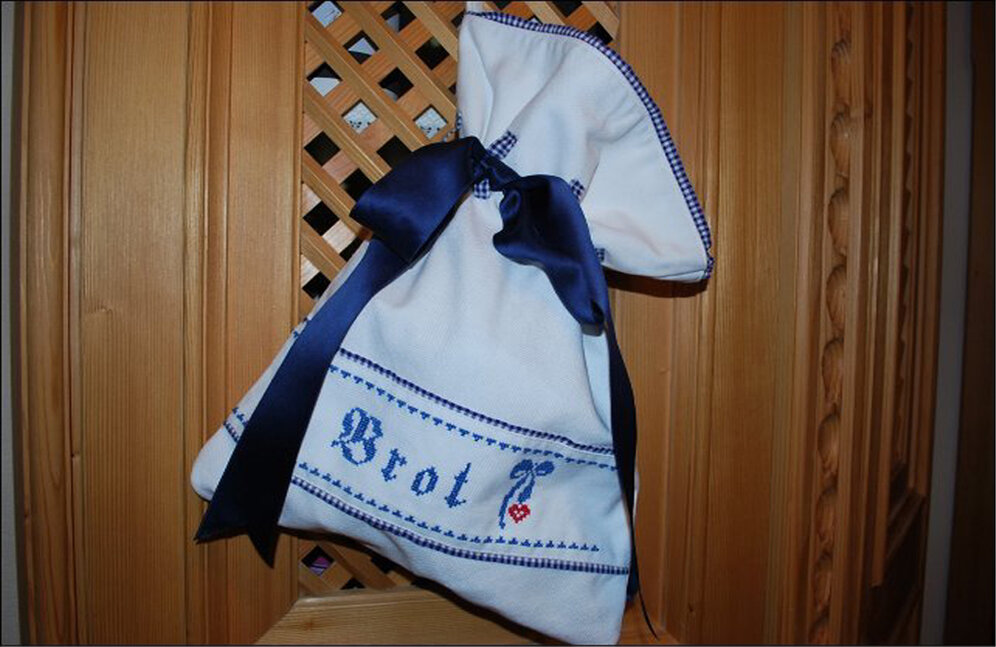 Sonniges Plateau mit weitem Bergblick in Tirol