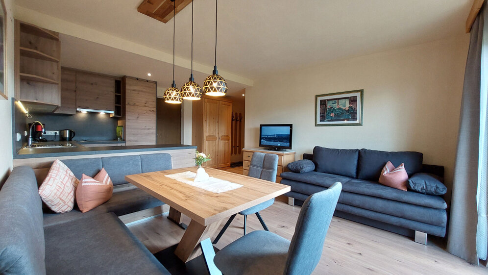 Barrierefreier Zugang mit Personenlift in einem Gästehaus