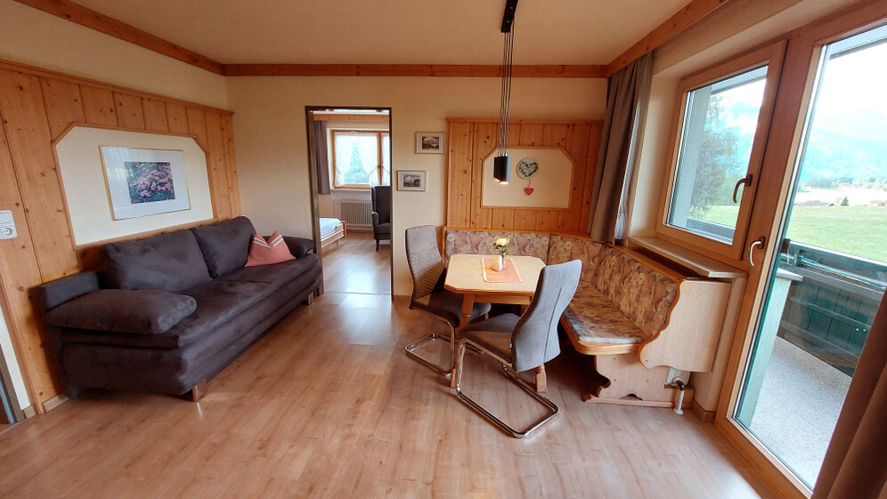 Barrierefreier Zugang mit Personenlift in einem Gästehaus