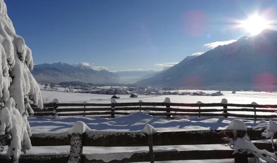 80 km geräumte Winterwanderwege über das ganze Mieminger Plateau. Das Sonnenplateau Mieming mit den meisten Sonnenstunden in den Bergen ist der ideale Ausgangspunkt für Skifahrer, Langläufer und Winterwanderer.