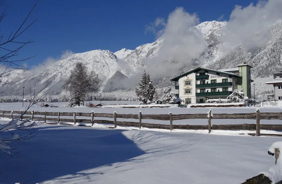 Das Sonnenplateau Mieming mit den meisten Sonnenstunden in den Bergen ist der ideale Ausgangspunkt für Skifahrer, Langläufer und Winterwanderer.