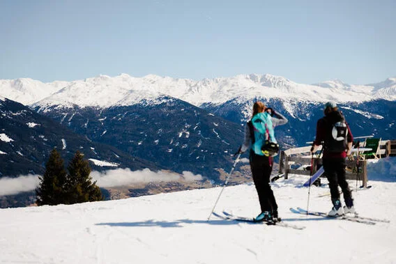 Ferienwohnungen Adlerhof,  zentral gelegen für Skitouren in Tirol. Sauna und Infrarotkabine stehen für Sie zur Verfügung.